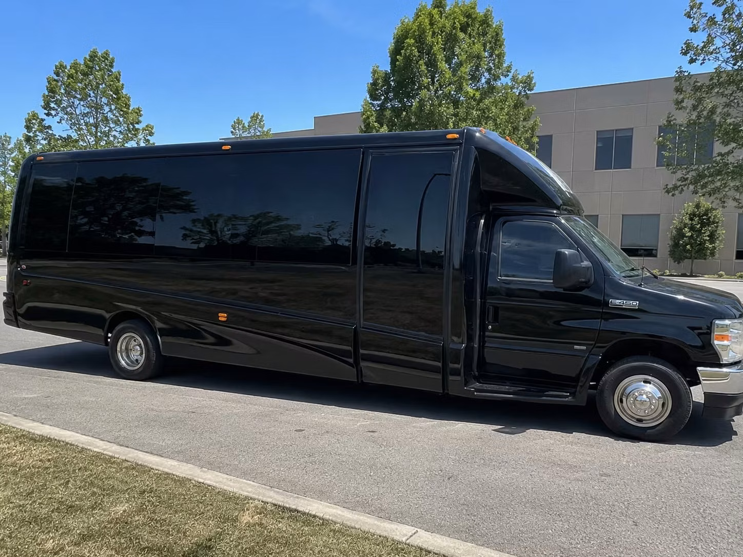 party buses and minibuses for bellevue bachelorette parties and birthday concert nights